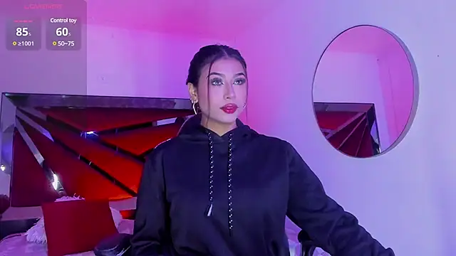 Snapshot of ZaraLim chatting on 02.12.25 ZaraLim online show from 02.12.25