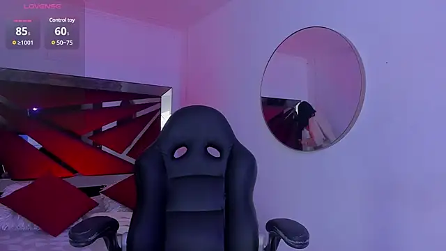 Snapshot of ZaraLim chatting on 02.15.25 ZaraLim online show from 02.15.25