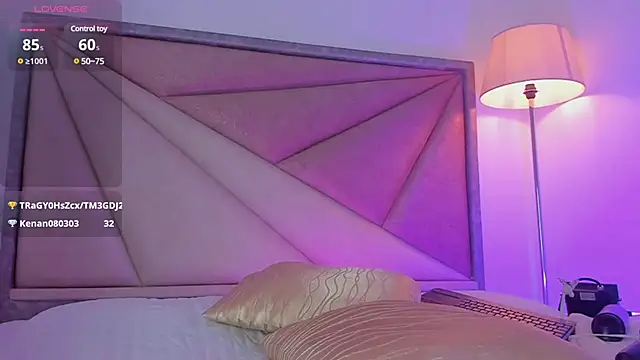 Snapshot of ZaraLim chatting on 02.18.25 ZaraLim online show from 02.18.25