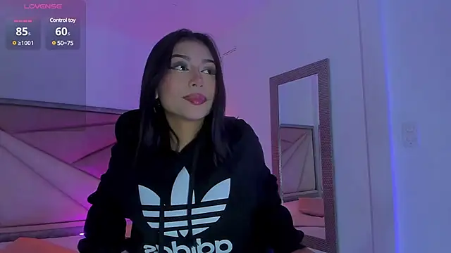 Snapshot of ZaraLim chatting on 02.19.25 ZaraLim online show from 02.19.25