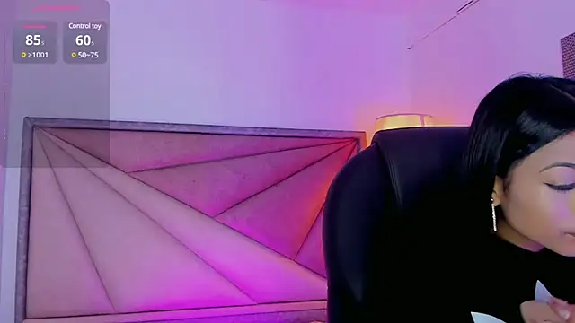 Snapshot of ZaraLim chatting on 02.21.25 ZaraLim online show from 02.21.25