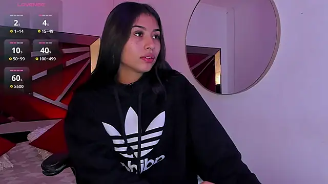 Snapshot of ZaraLim chatting on 03.03.25 ZaraLim online show from 03.03.25