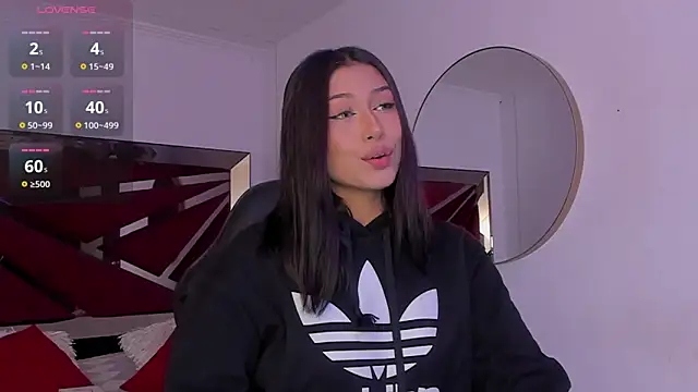 Snapshot of ZaraLim chatting on 03.06.25 ZaraLim online show from 03.06.25