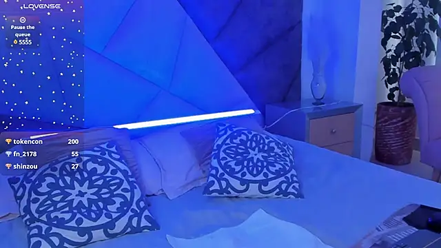 Snapshot of ZaraLim chatting on 03.08.25 ZaraLim online show from 03.08.25