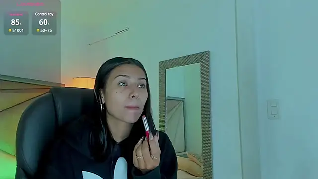 Snapshot of ZaraLim chatting on 03.12.25 ZaraLim online show from 03.12.25