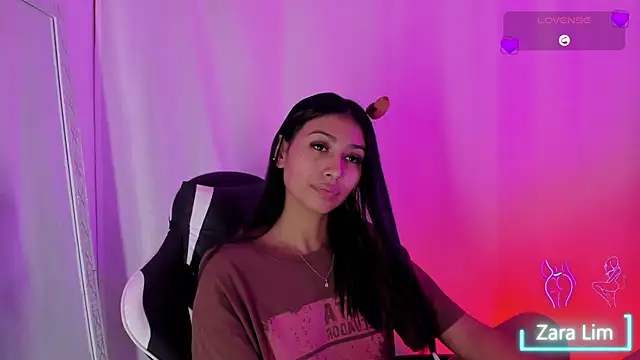 Snapshot of ZaraLim chatting on 10.06.25 ZaraLim online show from 10.06.25