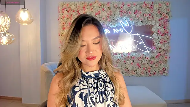 RebeccaHudson online show from 10.13.25