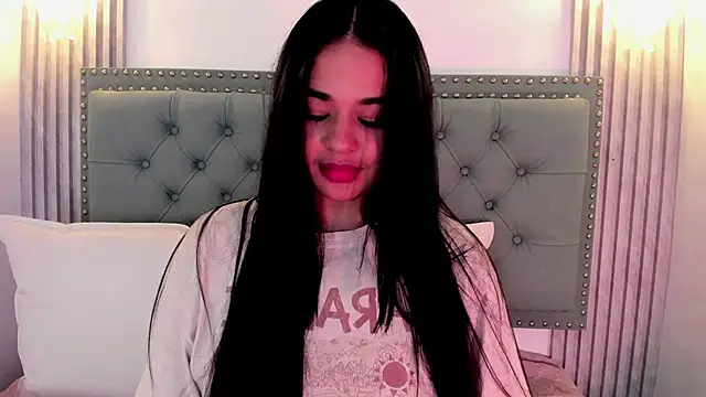 Snapshot of Aitana98_ chatting on 12.29.24 Aitana98 online show from 12.29.24