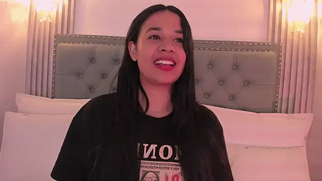 Snapshot of Aitana98_ chatting on 01.24.25 Aitana98 online show from 01.24.25