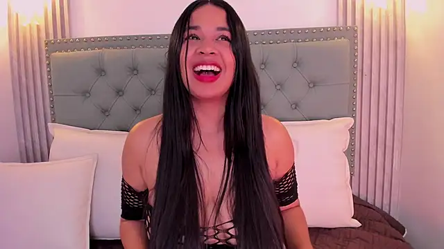 Snapshot of Aitana98_ chatting on 01.25.25 Aitana98 online show from 01.25.25