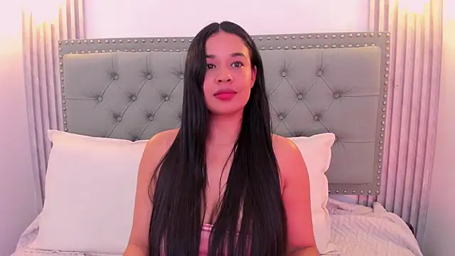 Snapshot of Aitana98_ chatting on 02.04.25 Aitana98 online show from 02.04.25