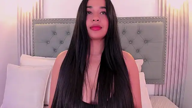 Snapshot of Aitana98_ chatting on 02.19.25 Aitana98 online show from 02.19.25