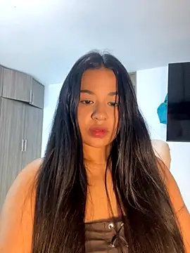 Snapshot of Aitana98_ chatting on 10.27.25 Aitana98 online show from 10.27.25