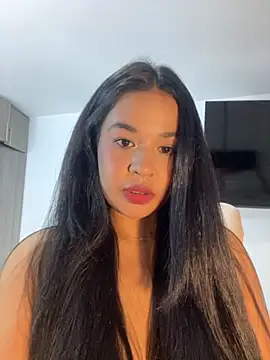 Snapshot of Aitana98_ chatting on 11.02.25 Aitana98 online show from 11.02.25