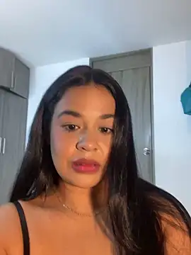 Snapshot of Aitana98_ chatting on 11.10.25 Aitana98 online show from 11.10.25