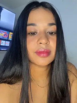 Snapshot of Aitana98_ chatting on 12.18.25 Aitana98 online show from 12.18.25