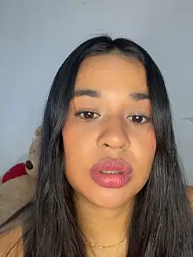 Snapshot of Aitana98_ chatting on 12.20.25 Aitana98 online show from 12.20.25