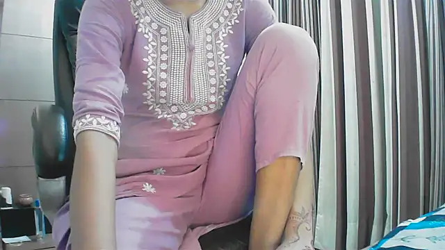 Snapshot of collage_hoty chatting on 11.20.25 collage hoty online show from 11.20.25