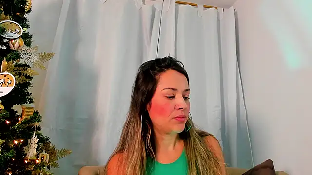 Snapshot of camilawm19 chatting on 12.10.24 camilawm19 online show from 12.10.24
