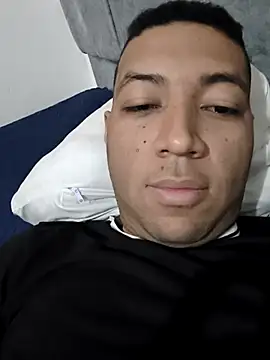 Snapshot of Morenocosta12 chatting on 12.17.25 Morenocosta12 online show from 12.17.25