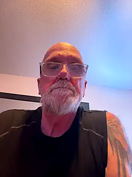 Snapshot of randyboyie chatting on 10.31.25 randyboyie online show from 10.31.25