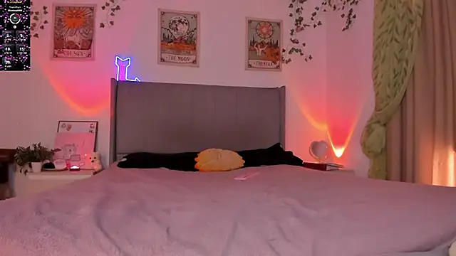 Whitekitty-exe online show from 12.18.25