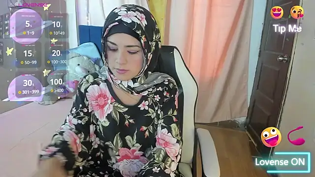 Snapshot of AliaAsad chatting on 01.15.25 AliaAsad online show from 01.15.25