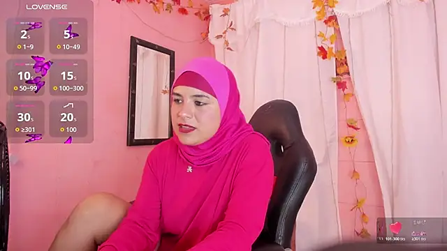 Snapshot of AliaAsad chatting on 11.07.25 AliaAsad online show from 11.07.25