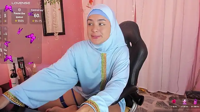 Snapshot of AliaAsad chatting on 11.14.25 AliaAsad online show from 11.14.25