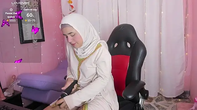 Snapshot of AliaAsad chatting on 11.15.25 AliaAsad online show from 11.15.25