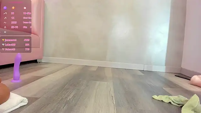 Torimonroe  online show from 01.03.25