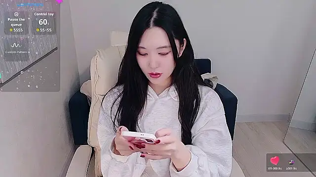 who Lilly online show from 11.05.25