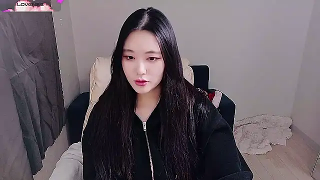 who Lilly online show from 12.16.25