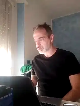 Snapshot of Marcolino183 chatting on 02.14.25 Marcolino183 online show from 02.14.25