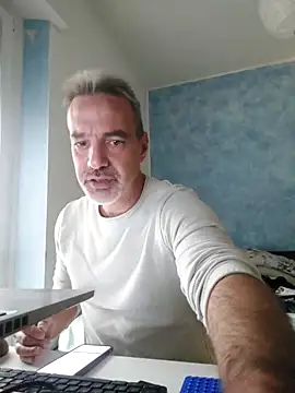 Snapshot of Marcolino183 chatting on 10.22.25 Marcolino183 online show from 10.22.25