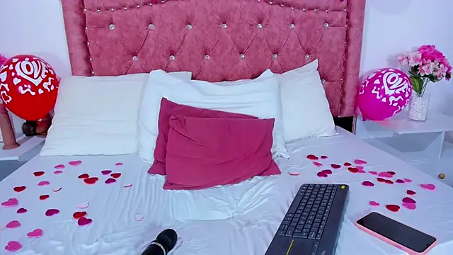 Snapshot of Mia_Malkovaa_ chatting on 02.14.25 Mia Malkovaa online show from 02.14.25