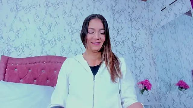 Mia Malkovaa  online show from 02.16.26