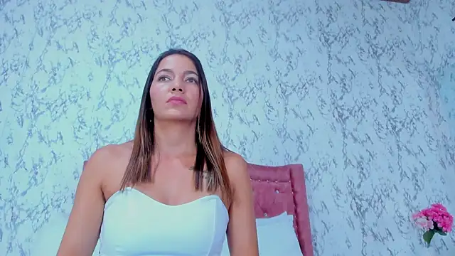 Mia Malkovaa  online show from 02.19.26