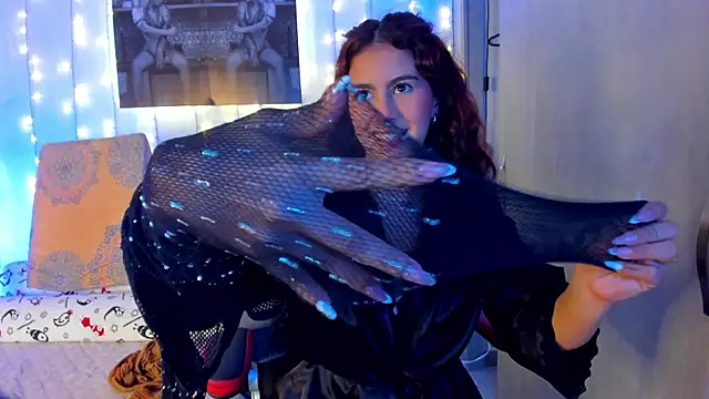 Sophiee Hill online show from 03.18.25