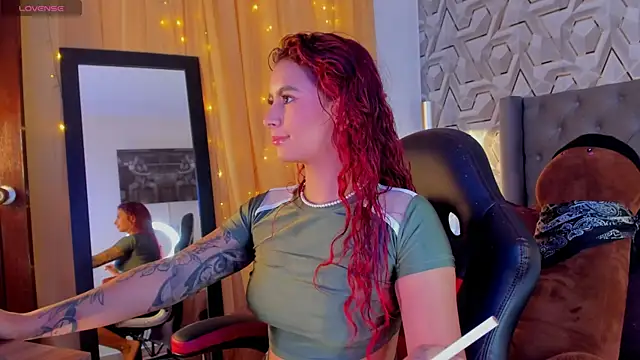 Sophiee Hill online show from 09.15.25