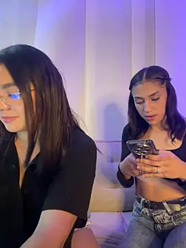 Snapshot of camianddanna chatting on 11.20.25 camianddanna online show from 11.20.25