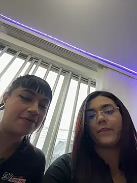 Snapshot of camianddanna chatting on 11.28.25 camianddanna online show from 11.28.25