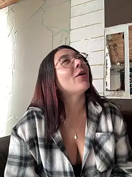 Snapshot of camianddanna chatting on 12.19.25 camianddanna online show from 12.19.25