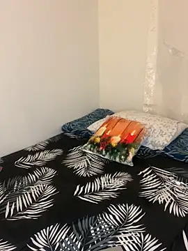 WhiteWomen online show from 12.03.25