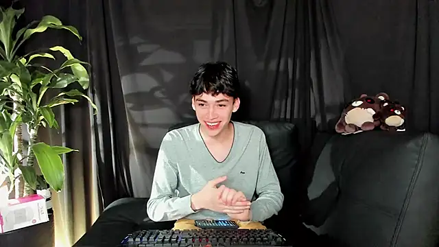 Snapshot of seth_ryder_ chatting on 02.13.25 seth ryder  online show from 02.13.25