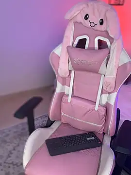 Snapshot of ashlyrey-1 chatting on 12.17.25 ashlyrey-1 online show from 12.17.25