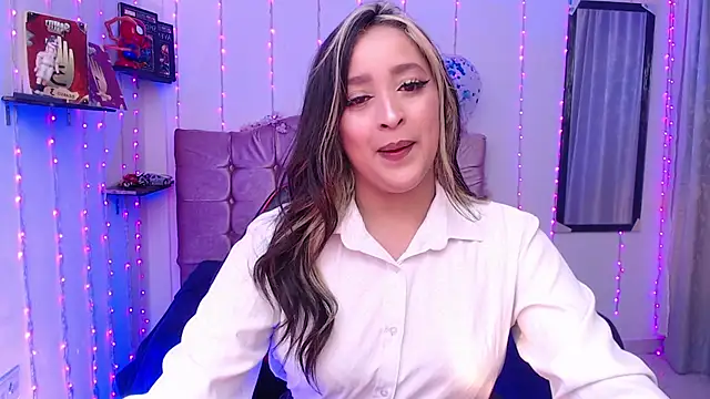 Snapshot of sapphire_lilac chatting on 02.06.25 sapphire lilac online show from 02.06.25