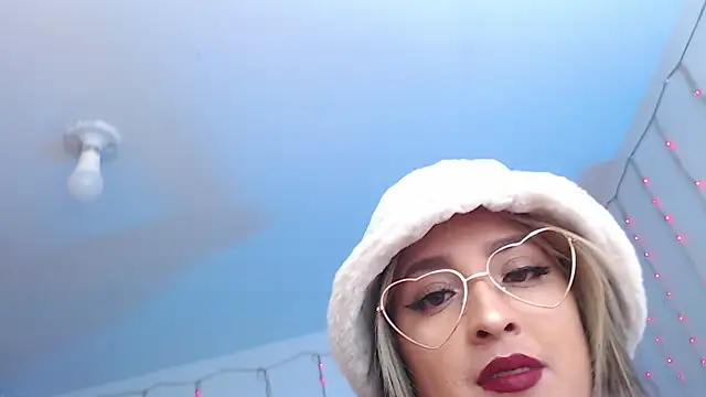 Snapshot of sapphire_lilac chatting on 03.10.25 sapphire lilac online show from 03.10.25