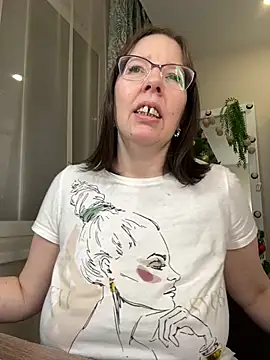 Snapshot of B_Bonya_m chatting on 01.11.25 B Bonya m online show from 01.11.25