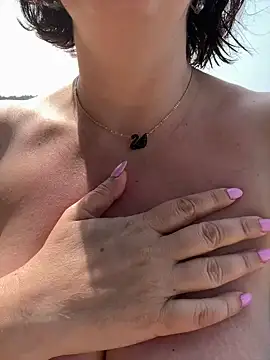 Snapshot of B_Bonya_m chatting on 02.05.25 B Bonya m online show from 02.05.25